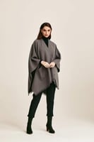 وشاح كتف مزين بجيوب