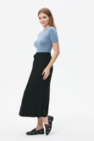 تنورة محبوكة بخصر مطاطي