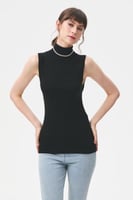 بلوزة بيسك بدون أكمام