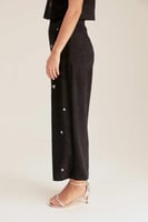 بنطلون واسع مزين بالخرز