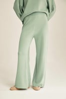 بنطلون واسع بخصر مطاطي