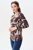 بلوزة مطبعة بقصة فضفاضة