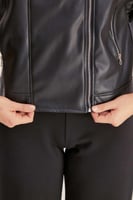 جاكيت جلد بأكمام قصيرة