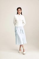 تنورة مزينة بفيونكات