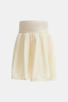 تنورة لامعة بطيات