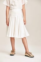 تنورة ميدي بطيات