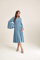 فستان بأكمام جرس