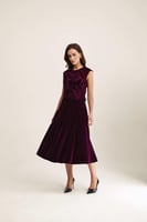 بلوزة مخمل مُطرزة