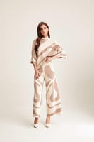 بنطلون واسع بنقوش مموجة