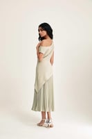 فستان بكتف واحد بكسرات