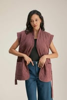 جاكيت مبطن بأكمام قصيرة