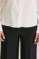 قميص بياقة بتفاصيل معدنية