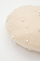 قبعة بيريه مزينة باللؤلؤ