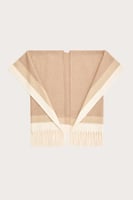 وشاح كتف مزبن بالشراشيب