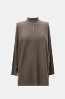 بلوزة محبوكة بقصة واسعة