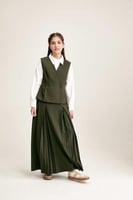 تنورة زيتي متوسط – تصميم بكسرات مريح وأنيق