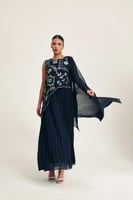 فستان مٌطرز بلا أكمام