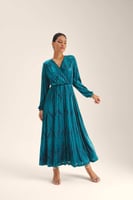 فستان مخمل بياقة لف