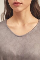 فستان بنقشة جلد الأفعى