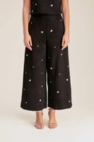 بنطلون واسع مزين بالخرز