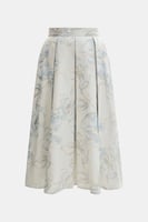 تنورة موردة بكسرات