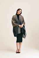 وشاح كتف بلون متدرج