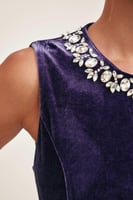 فستان مخمل مزين بالكريستال