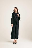 بلوزة واسعة بأكمام قصيرة