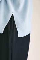 بلوزة محبوكة بياقة عالية