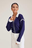 كارديغان بأزرار للإغلاق