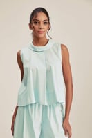 بلوزة بلاأكمام مزينه بأربطة