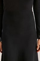 فستان بأكمام مُطرزة بالخرز