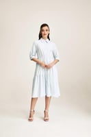 فستان مقلم بتصميم طبقات