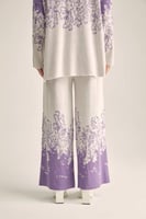 بنطلون محبوك مزين بنقوش