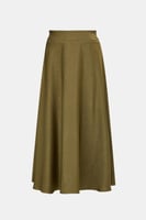 تنورة بقصة واسعة