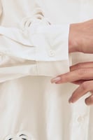 قميص واسع بورود مُفرغة