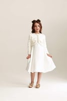 جاكيت قصير بجيوب وتفاصيل لامعة