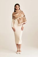 وشاح شتوي بنقوش موردة