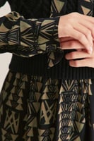 فستان مطبع مع سترة محبوكة