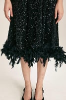 فستان ترتر بحواف ريش