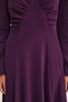 فستان لامع بتفاصيل مزمومة