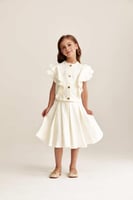 بلوزة بأكمام كشكش