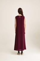 فستان سادة بلا أكمام