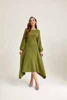 فستان بقصة غير متماثلة