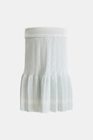 تنورة محبوكة بكسرات