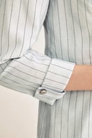 جاكيت مقلم بقصة مفتوحة