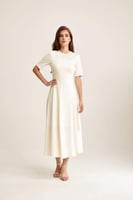 فستان بأكمام قصيرة مزين بالخرز