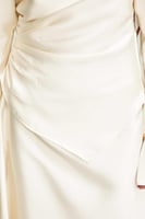 بلوزة درابية مزينة ببروش