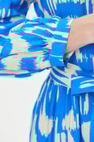 فستان مطبع بتصميم طبقات