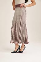 تنورة مقلمة بخصر مطاطي